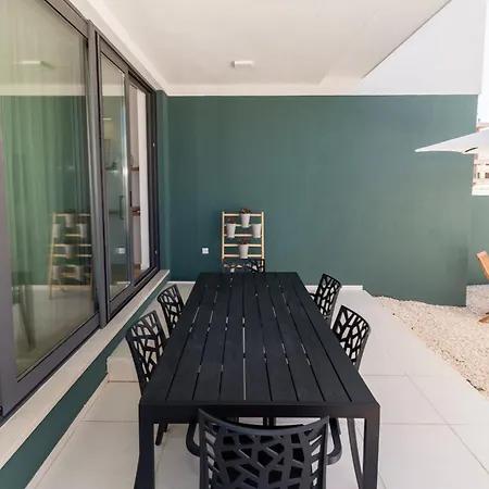 Urban Art Retreat By Belmont Realty Apartment
