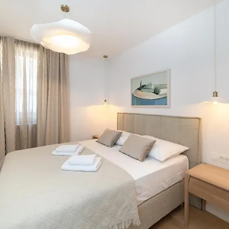 Urban Art Retreat By Belmont Realty Apartment *