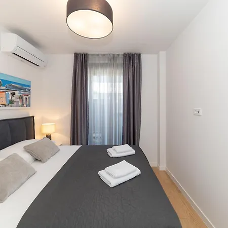 Apartment Urban Art Retreat By Belmont Realty