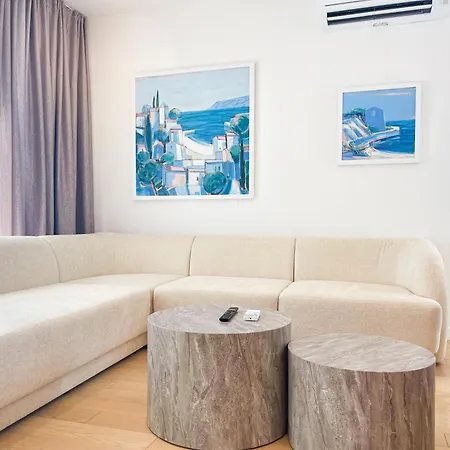 아파트 Urban Art Retreat By Belmont Realty 자다르