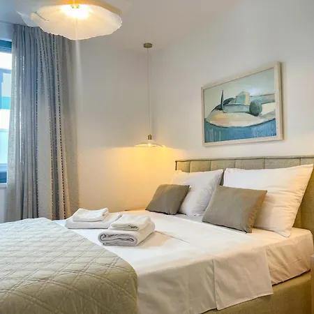 Urban Art Retreat By Belmont Realty *
