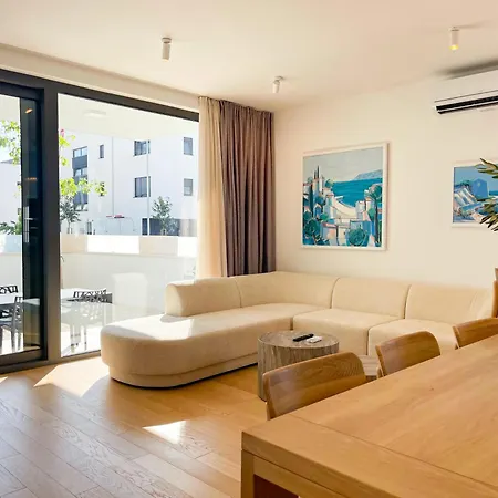 아파트 Urban Art Retreat By Belmont Realty 자다르