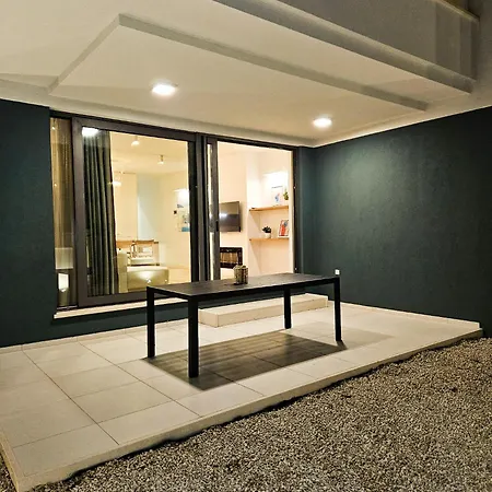 Urban Art Retreat By Belmont Realty 아파트