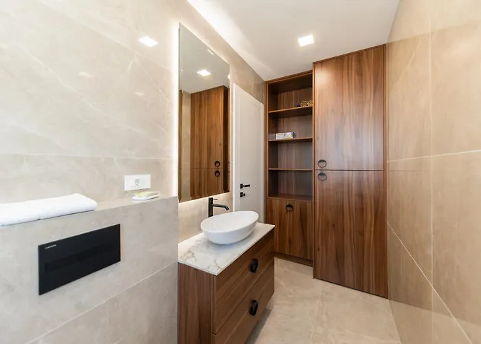 Urban Art Retreat By Belmont Realty * Zadar