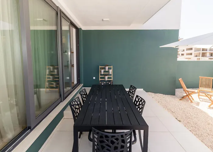 Urban Art Retreat By Belmont Realty Apartmán