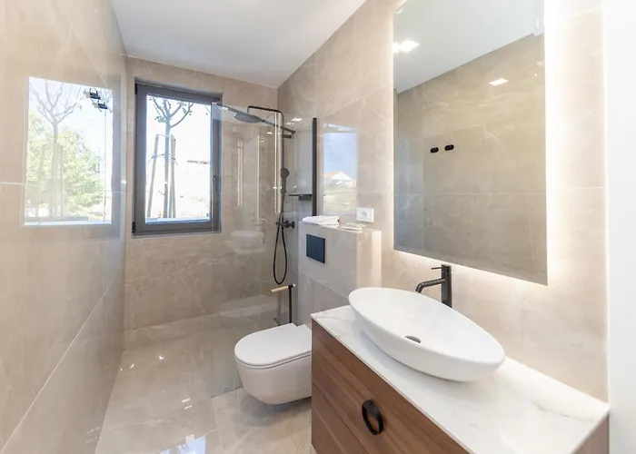 Urban Art Retreat By Belmont Realty Zadar